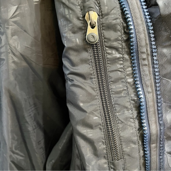The North Face Men's Jacket, Size Small - Picture 7 of 11